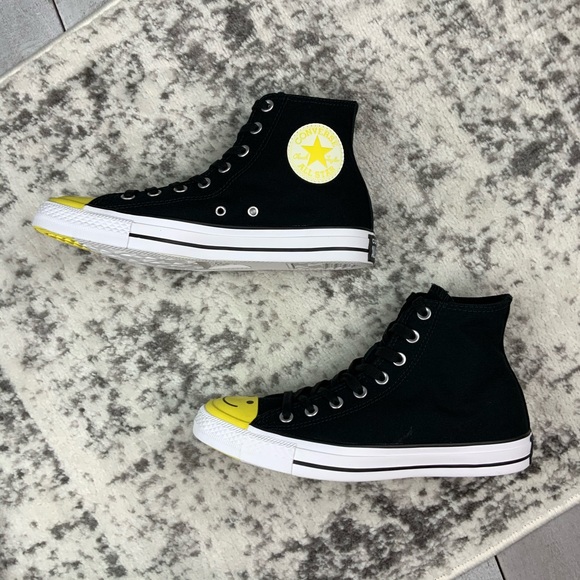 NIB Converse CTAS Hi top smiley face women’s - Picture 5 of 7